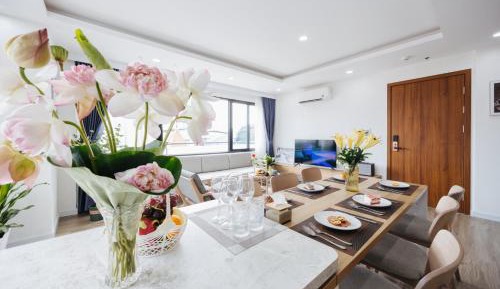 Two-Bedroom Apartment with Lake View