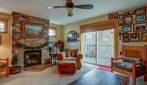 Three-Bedroom Holiday Home 