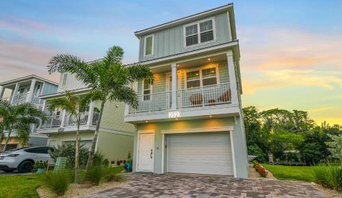 Three-Bedroom Holiday Home 