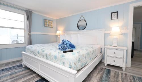 516 Canal Rd, Siesta Key, FL (Mermaid) W/Pool