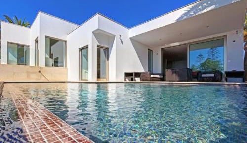 Villa - Beach Front
