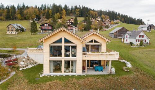 Apartment with Mountain View