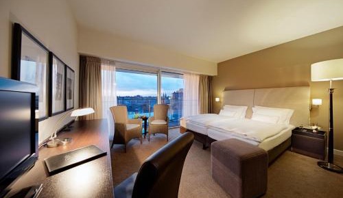 King Room with Balcony and City View 
