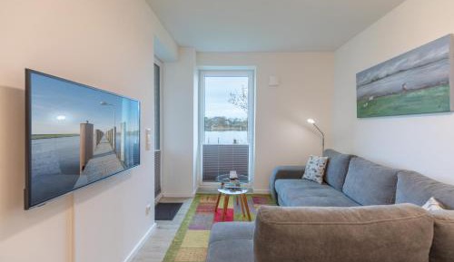 Apartment with Lake View