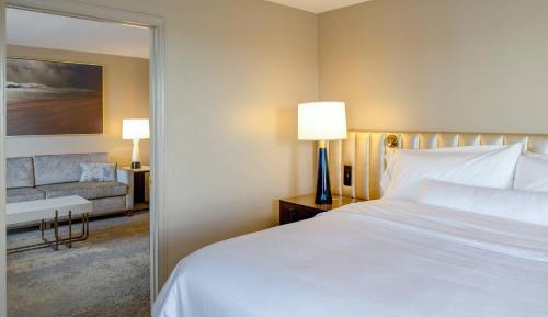 Bay View Executive, 1 Bedroom Larger Suite, 1 King, Sofa bed