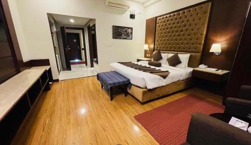 Deluxe King Room