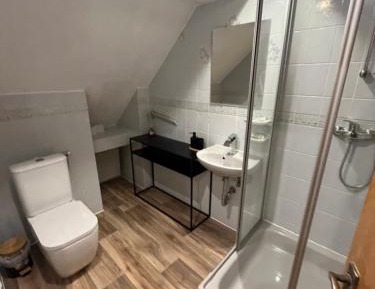 Quadruple Room with Private Bathroom