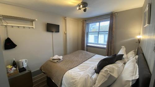 Compact Double (external bathroom)