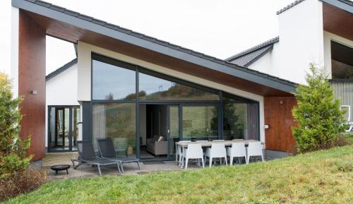 Villa with Garden View