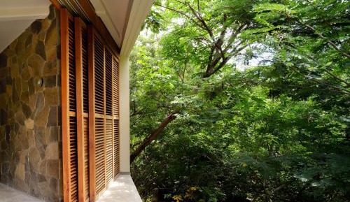 Bungalow with Garden View
