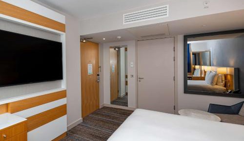 Queen Room - Mobility Access