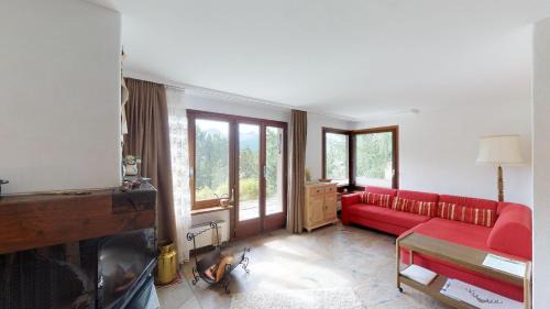 Apartment with Mountain View
