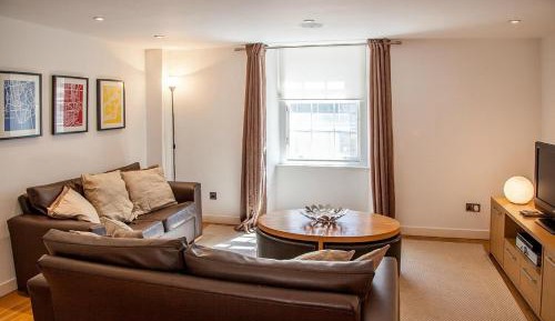Three-Bedroom Deluxe Apartment