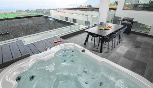 One bedroom apartment with jacuzzi