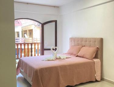 Deluxe One-Bedroom Apartment