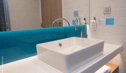 Standard Queen Room - Free Breakfast