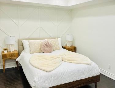 Deluxe One-Bedroom Apartment