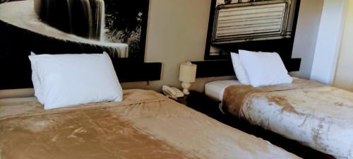 Deluxe Double Room (2 Adults + 1 Child)