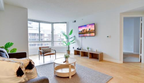 One-Bedroom Apartment with City View