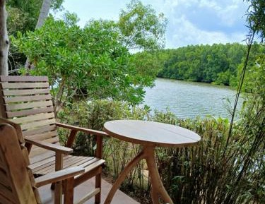 Bungalow - Water Front 
