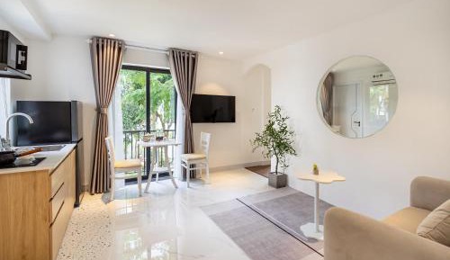 Suite with Garden View