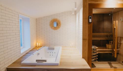 One-Bedroom Apartment with Spa Bath