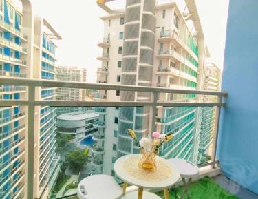 One-Bedroom Apartment with Pool View