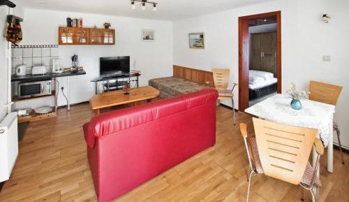 One-Bedroom Holiday Home