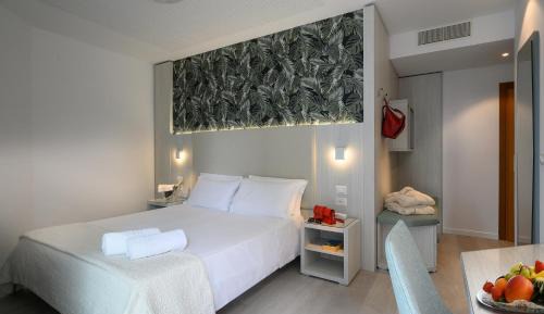 Deluxe Room with Side Sea View