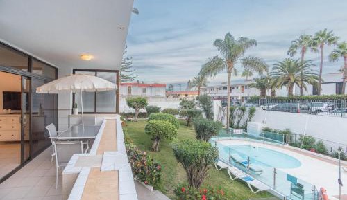 Apartment with Pool View 