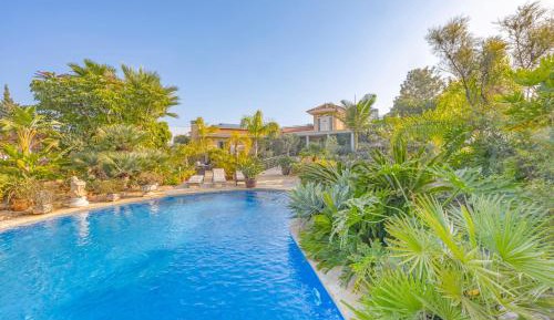 Villa with Garden View
