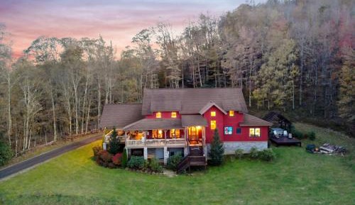 Four-Bedroom Holiday Home