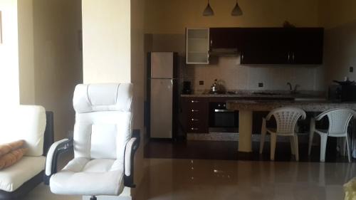 Apartment with Pool View 