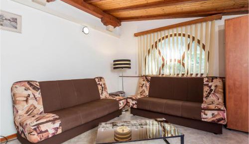 One-Bedroom Holiday Home