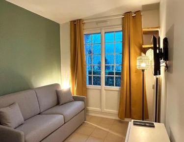 Studio Apartment with Balcony