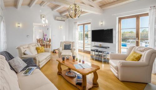 Four-Bedroom Holiday Home