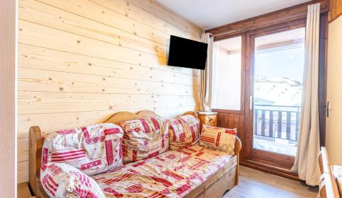 Superior One-Bedroom Apartment with Balcony