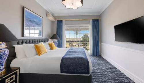 Manor Suite