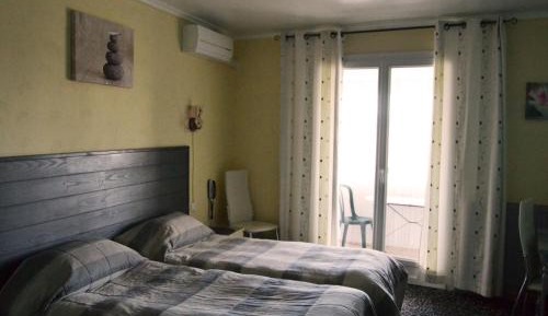 Standard Triple Room with bathroom and terrace