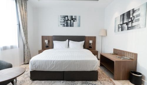 Deluxe Room (2 Adults + 1 Child)