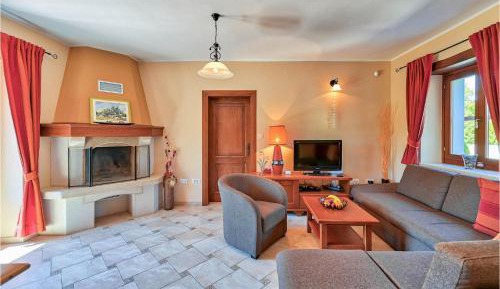 Three-Bedroom Holiday Home 