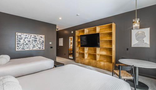 Deluxe Double Queen Room