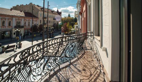 Studio with Balcony