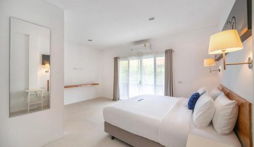 Suite with pool access