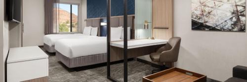 Queen Suite with Two Queen Bed