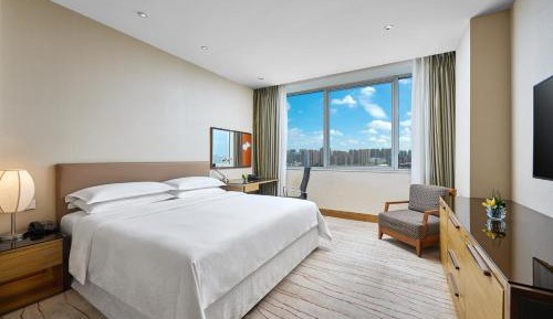 Comfortable king bed room
