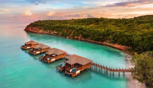 Luxury Junior Sunset Overwater Suite Diamond Club