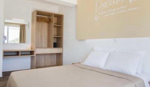 One-Bedroom Apartment with Pool View