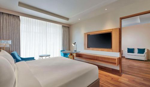 Business Suite with Pool View