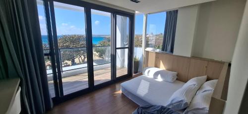 Double Room with Balcony and Sea View